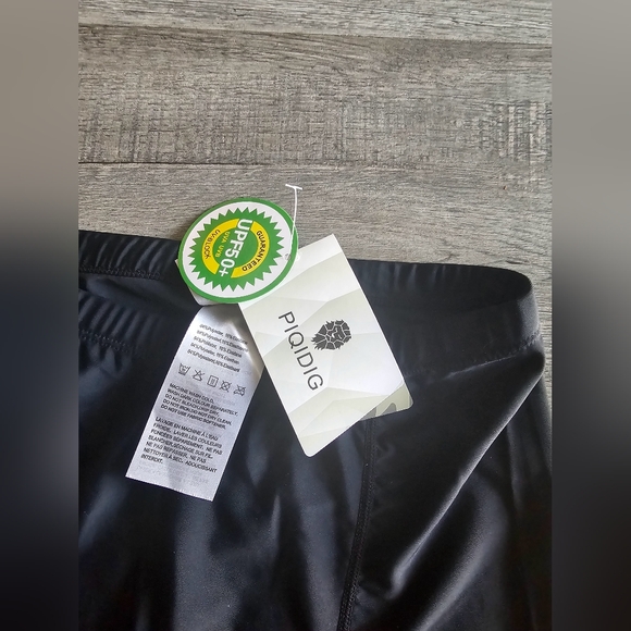 NWT Piqidig boys black extra large upfront 50+ jammers - Picture 4 of 6